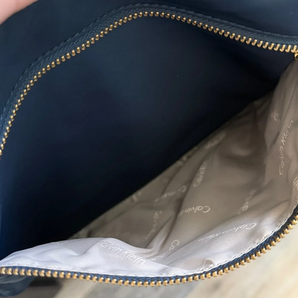 VINTAGE Calvin Klein Navy Messenger/ Crossbody Bag with Tan Adjustable Strap. - Picture 10 of 16